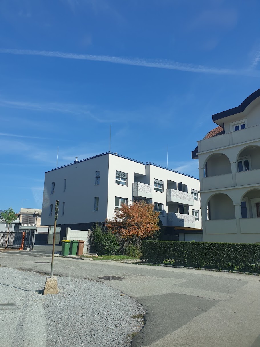 Zunanjost večstanovanjskega objekta Vodni stolp v Kranju